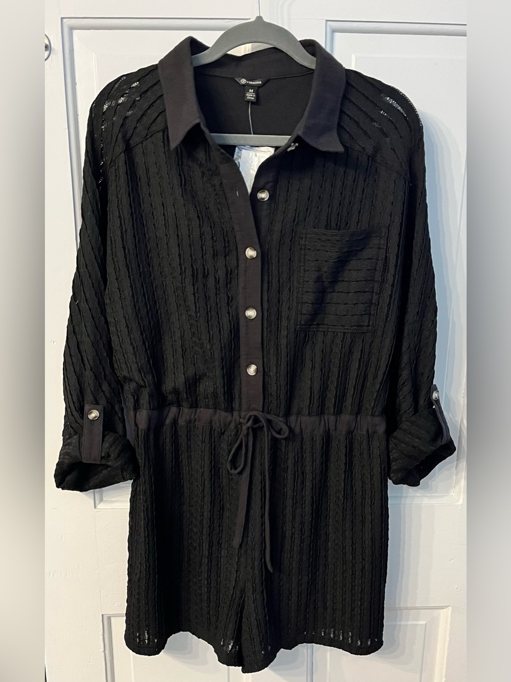 Versona NWT Shorts Romper size M Black Crinkled style Fabric 3/4 sleeves